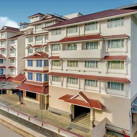 Hotel Sterling Guruvāyūr Extérieur photo