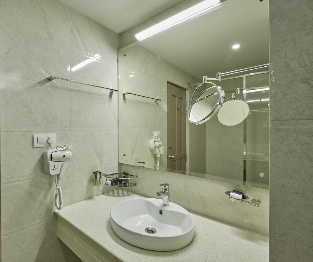 Hotel Sterling Guruvāyūr Extérieur photo