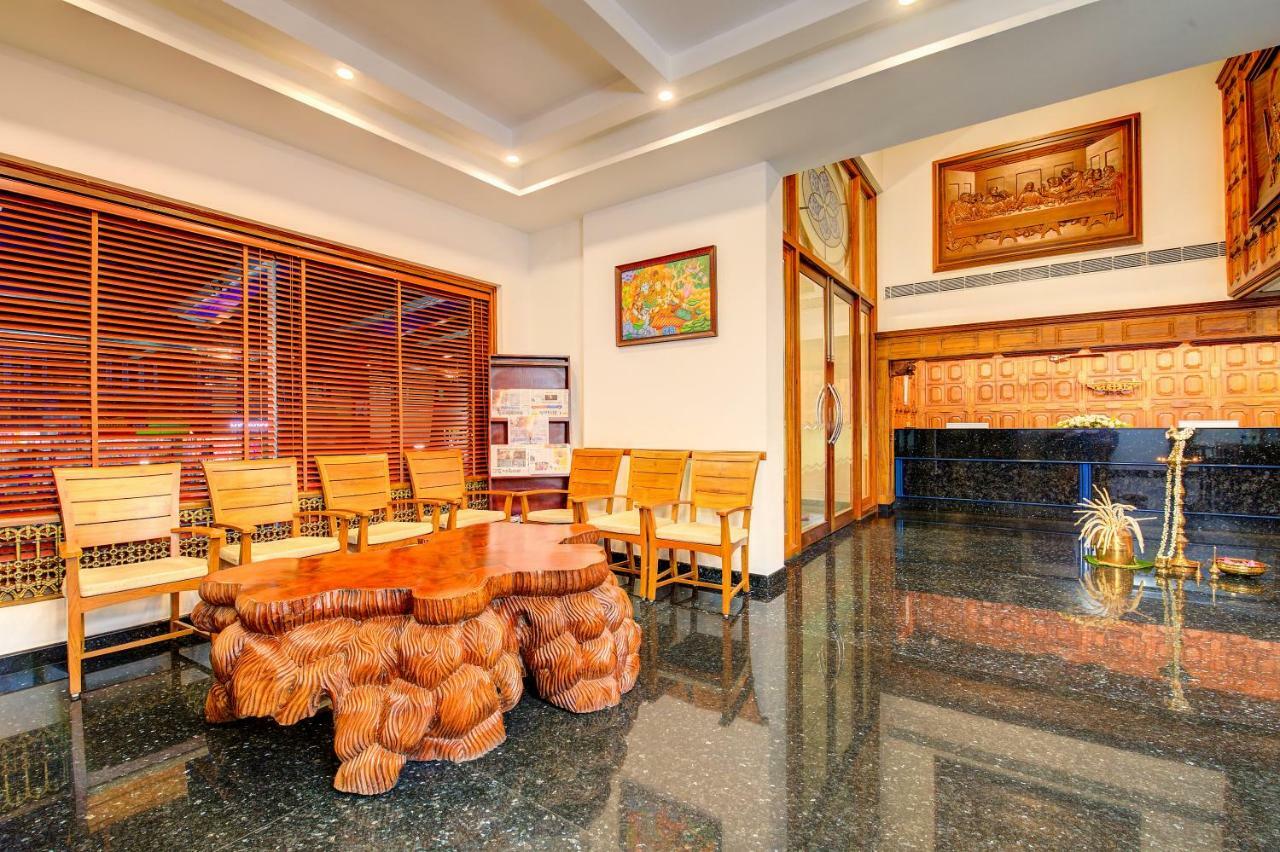 Hotel Sterling Guruvāyūr Extérieur photo