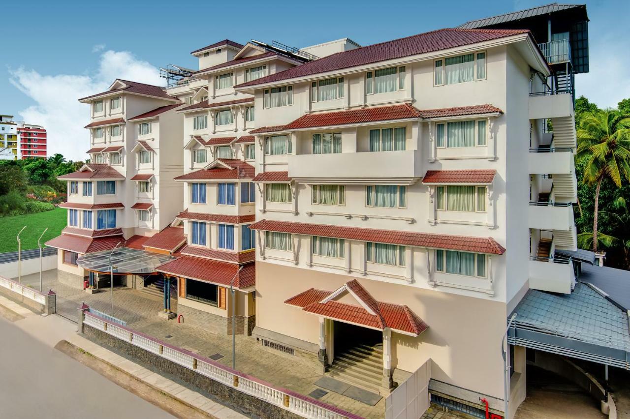 Hotel Sterling Guruvāyūr Extérieur photo